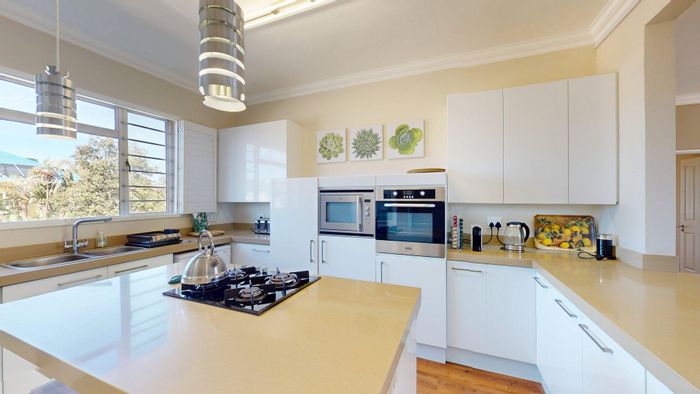 For Sale: Spacious Summerstrand Apartment with 3 Bedrooms, Beach Access, Secure Parking.