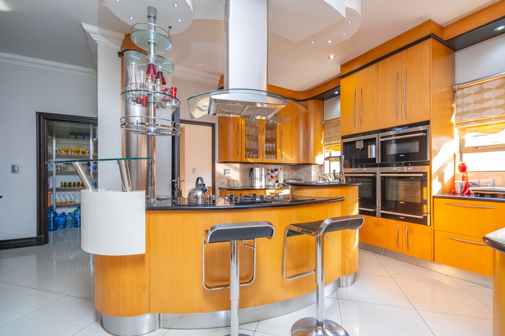 Kitchen with built-in appliances and breakfast bar