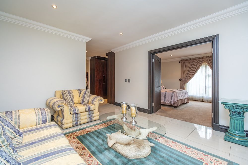 Guest Suite with lounge