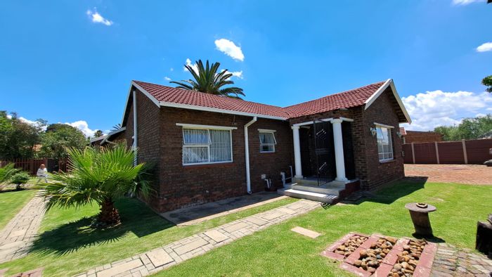 For Sale: 3-Bedroom House in Elspark with garden, lapa, double garage, and security.