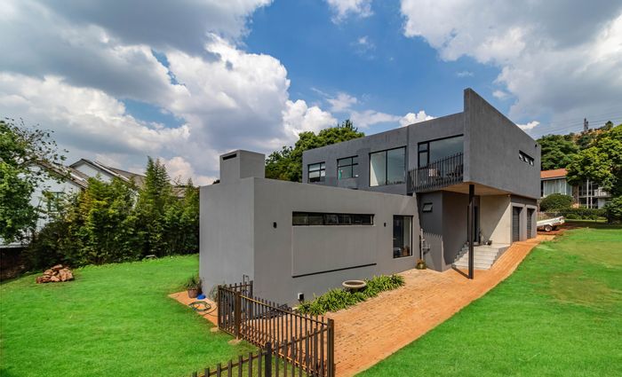 House for Sale in Bedfordview Central: 3 beds, smart tech, wine cellar, security.