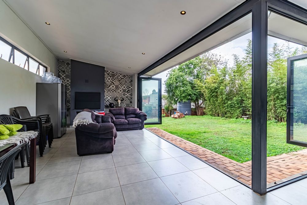 Entertainment area with built braai