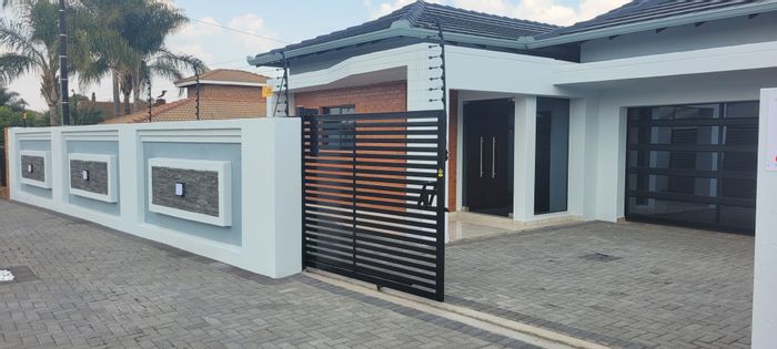 For Sale: 5-bedroom house in Aerorand with braai area, inverter system, and security.