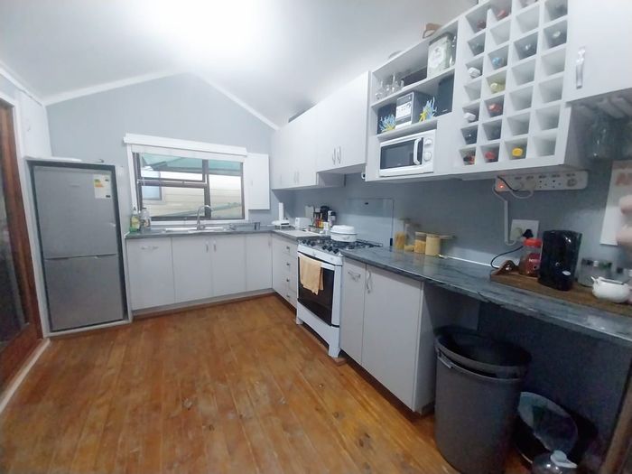 Worcester Rural House For Sale: 2 beds, private patio, yacht club access.