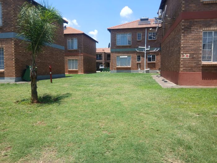 Waterval East Apartment For Sale: 3 Bedrooms, 2 Bathrooms, Covered Parking, Secure Complex.