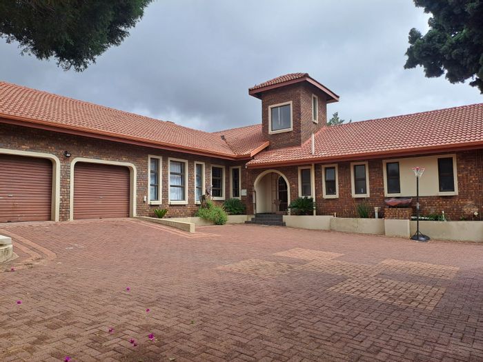 Ben Fleur House To Rent: 3 Bedrooms, guest suite, entertainment area, double garage.