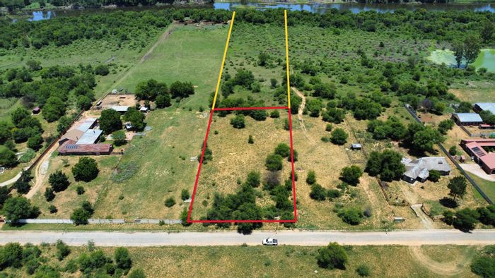 Vacant Land Residential For Sale in Vaal Park, 4107 m² near Vaal River.