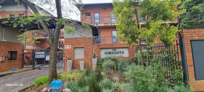 Hatfield Apartment For Sale: 8 bedrooms, en-suites, balconies, and secure amenities.