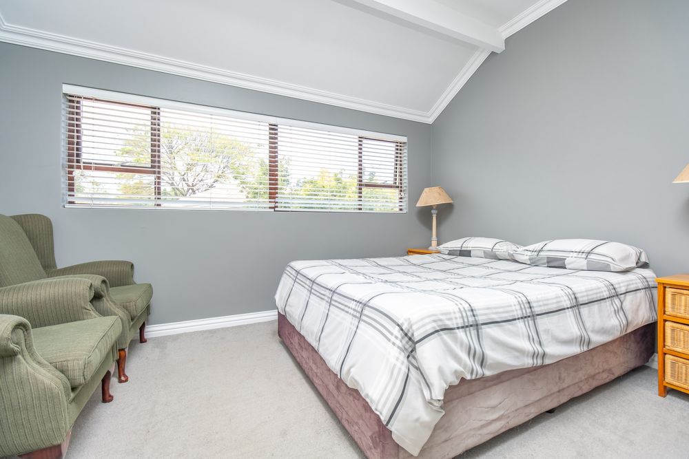 4th bedroom (upstairs)