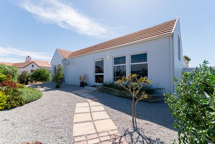 Port Owen House For Sale: 5 bedrooms, guest suite, cottage, solar system, garages.