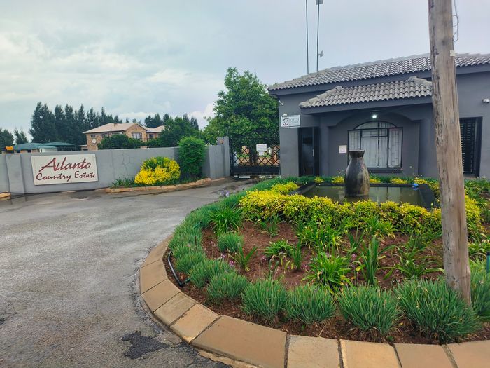 Vacant Land Residential in Miederpark For Sale: 2748 m² with security and foundation.