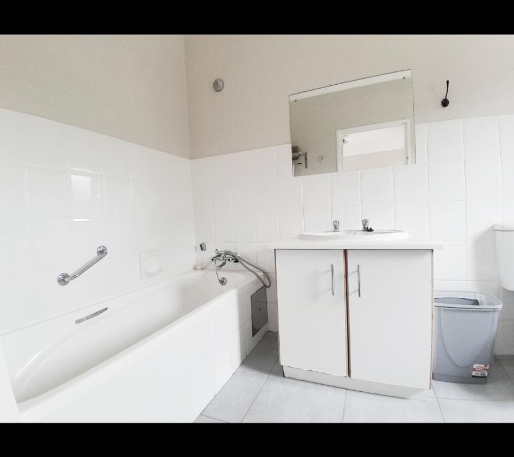 Master en-suite bathroom