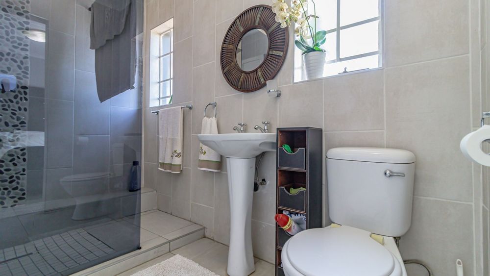 2nd Bathroom en suite