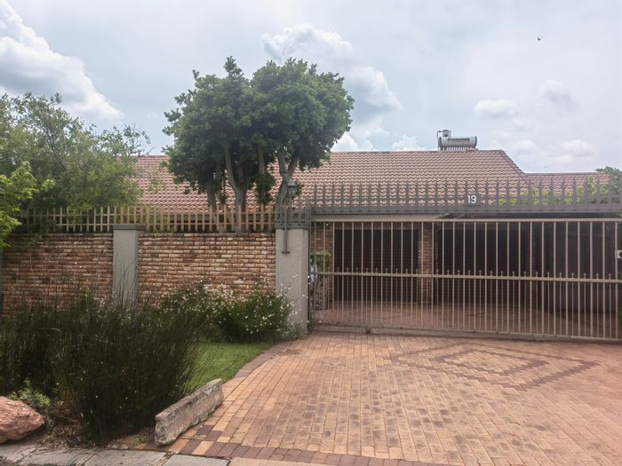 House for Sale in Parys Central: 3 Bedrooms, Pool, Study, Garden Flatlet, Solar System.