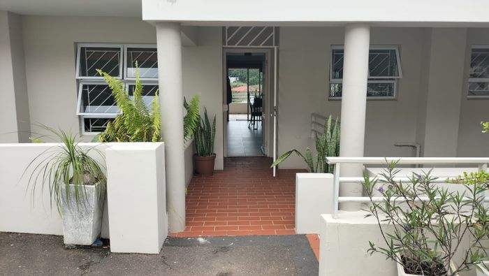 For Sale: Apartment in Willard Beach with sea views, pool, and garage.