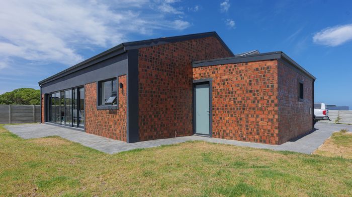 Agulhas Central House For Sale: 4 bedrooms, boat garage, guest apartment, great views.