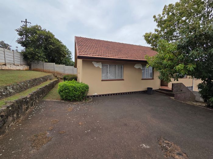 Bluff House For Sale: 4-bed home with rental income, granny flat, and parking.