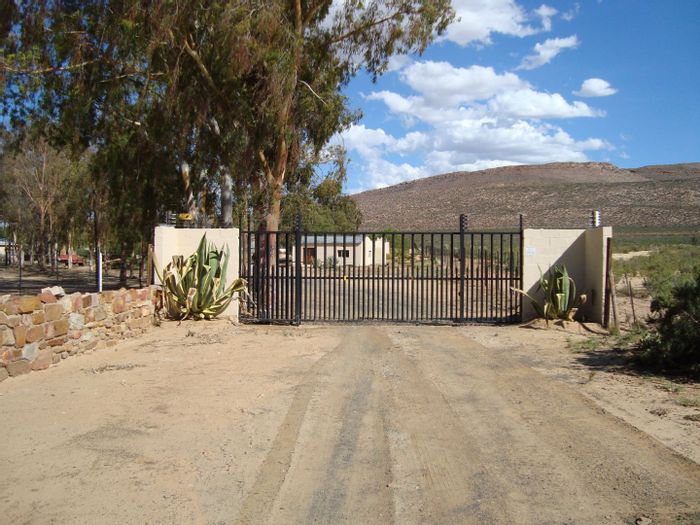 For Sale: Farm in Touws River Central with 12 bedrooms, 445,717 m² land.