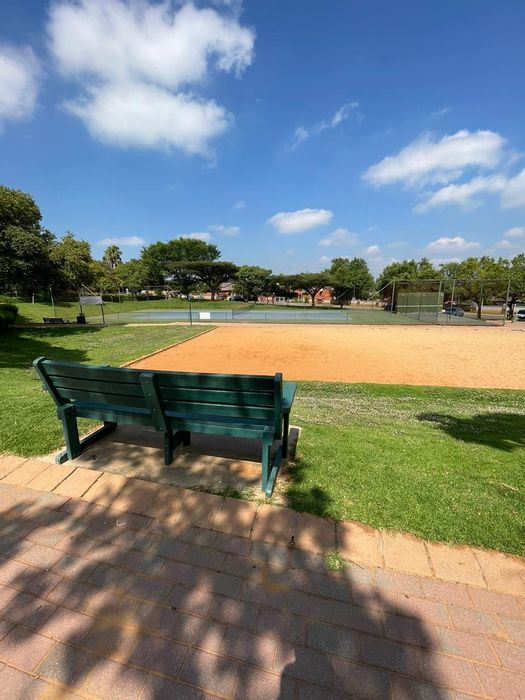 For Sale: Apartment in Mooikloof Ridge with 24-hour security, pool, and tennis court.