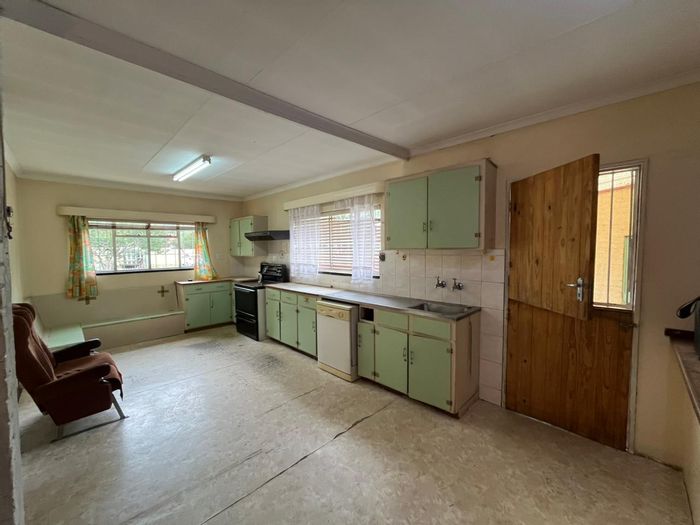 Rensburg House For Sale: 4 Bedrooms, spacious yard, large garage, community feel.