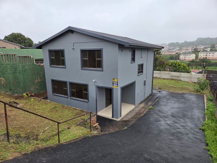 Crossmoor House For Sale: 3 beds, 2 baths, secure parking, spacious grounds.