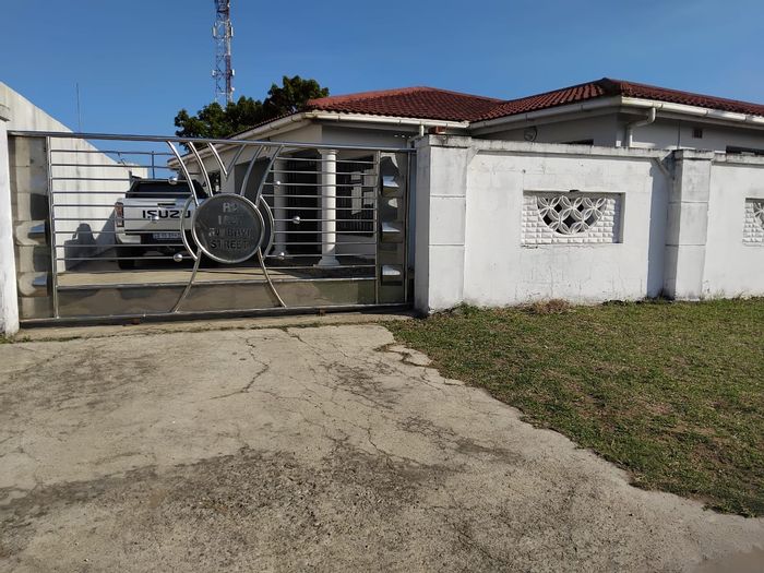 3-Bedroom House in Esikhawini Central For Sale with Spacious Yard and Carport.