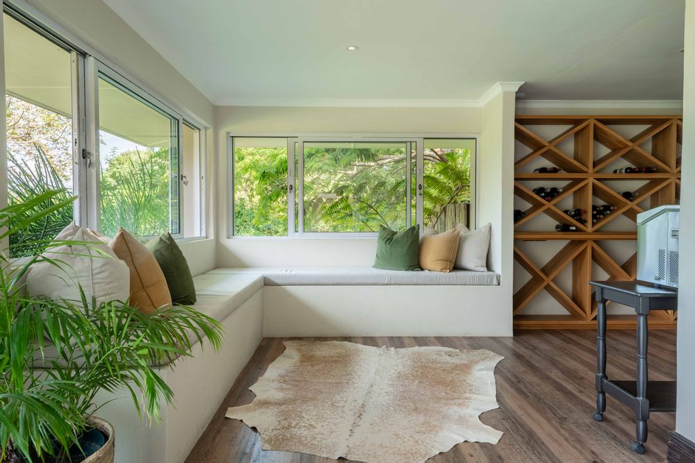 Bar - Entertainment area