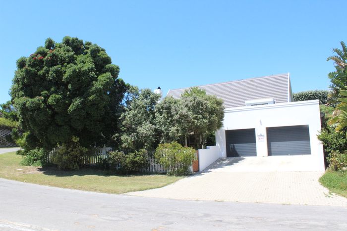 House for Sale in Canals: Spacious layout, garden, braai area, and potential pool.