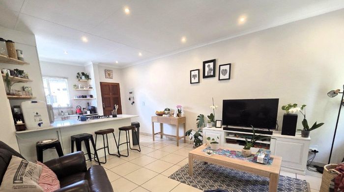 For Sale: Apartment in Sterrewag with 2 rooms, pool, gardens, and security.