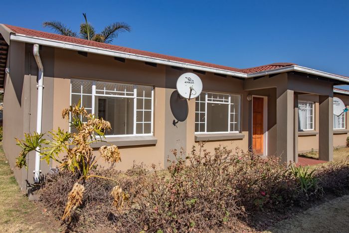 For Sale: Townhouse in Kempton Park Ext 4 with pool, clubhouse, and kids' play area.