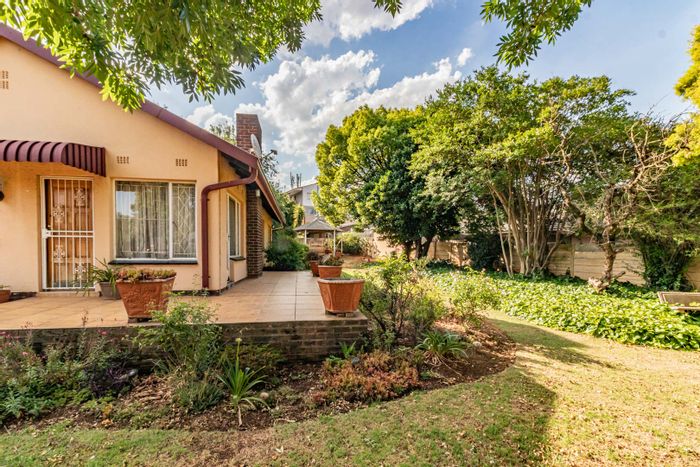 Edleen House For Sale: 3 bedrooms, landscaped garden, spacious layout, versatile outdoor space.