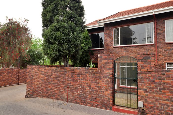 Birchleigh Townhouse For Sale: 2 beds, private garden, garage, and parking space.