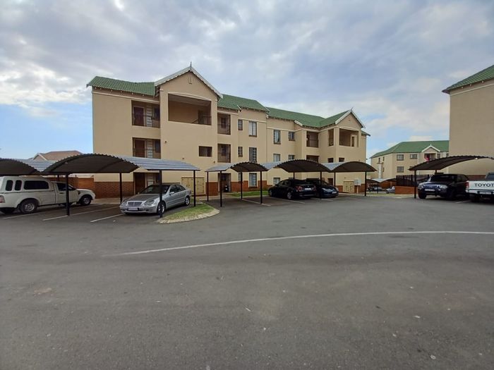 Terenure Townhouse For Sale: 2 beds, clubhouse, security, pre-paid electricity.