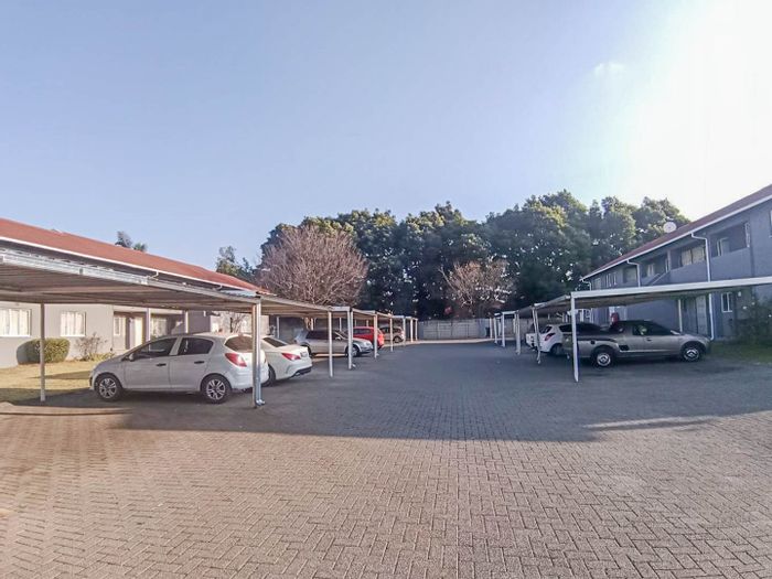 Glen Marais Townhouse For Sale: 1 Bed, pool access, 24-hour security, parking.