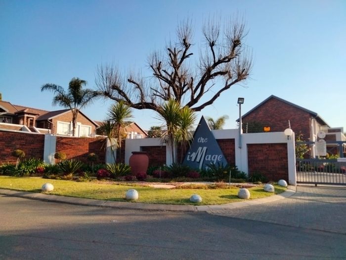 For Sale: Glen Marais Townhouse with 24-hour security, pool, and tennis court.