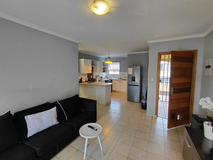 2-Bedroom Apartment in Sundowner To Rent with Private Porch and Secure Parking.