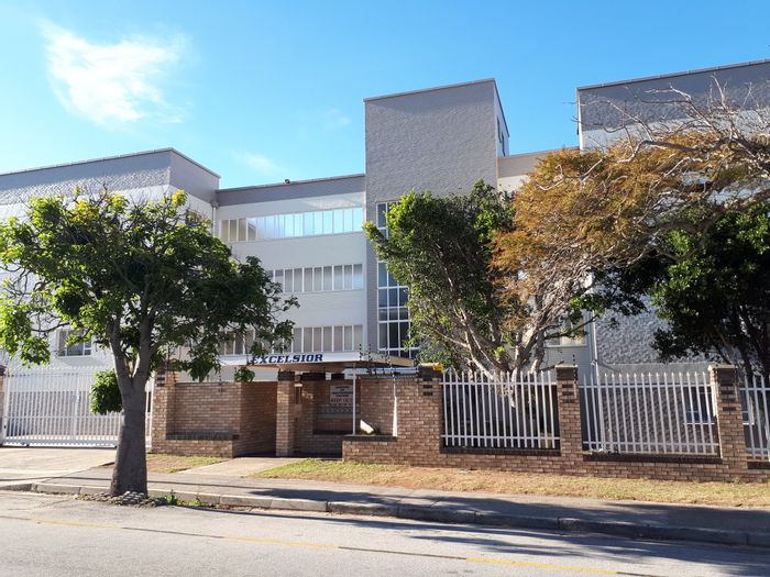 Flat To Rent in St Georges Park: 2 beds, lift access, security features.