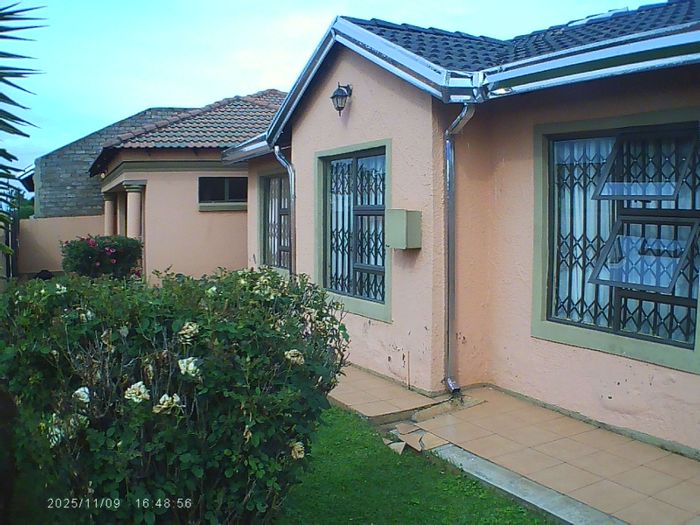 For Sale: 2-Bedroom House in Vosloorus Ext 6 with Bachelor Flat and Double Garage.