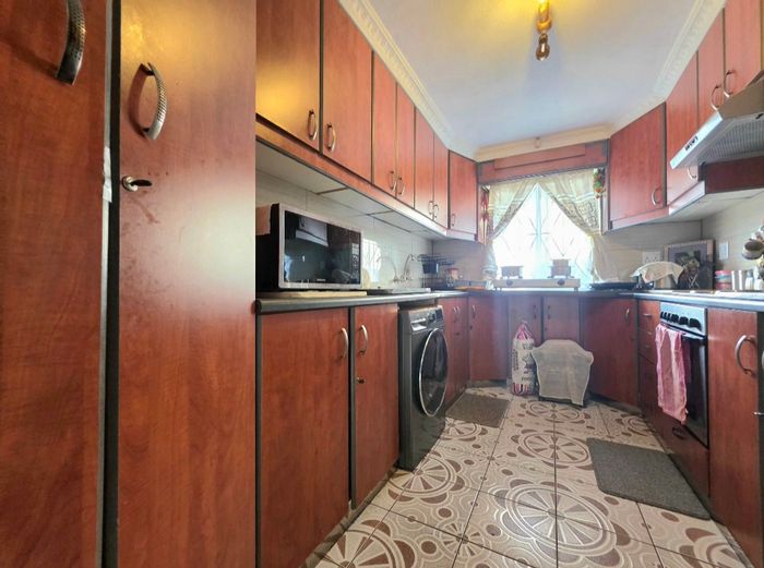 For Sale: House in Lotus Park with garden, carport, and security features.