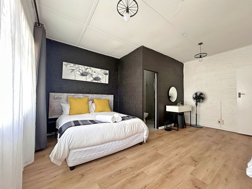 Unit A - Main bedroom