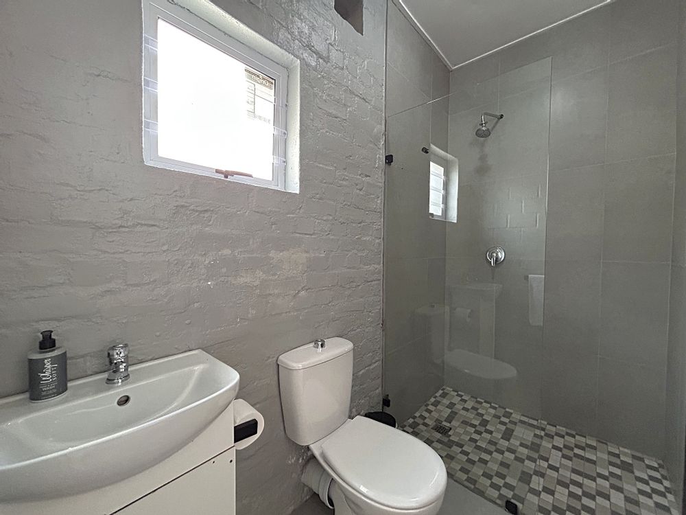 Unit A - en-suite to main bedroom