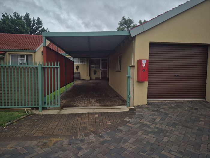 3-Bedroom Townhouse For Sale in Sasolburg Ext 23 with spacious backyard and carport.