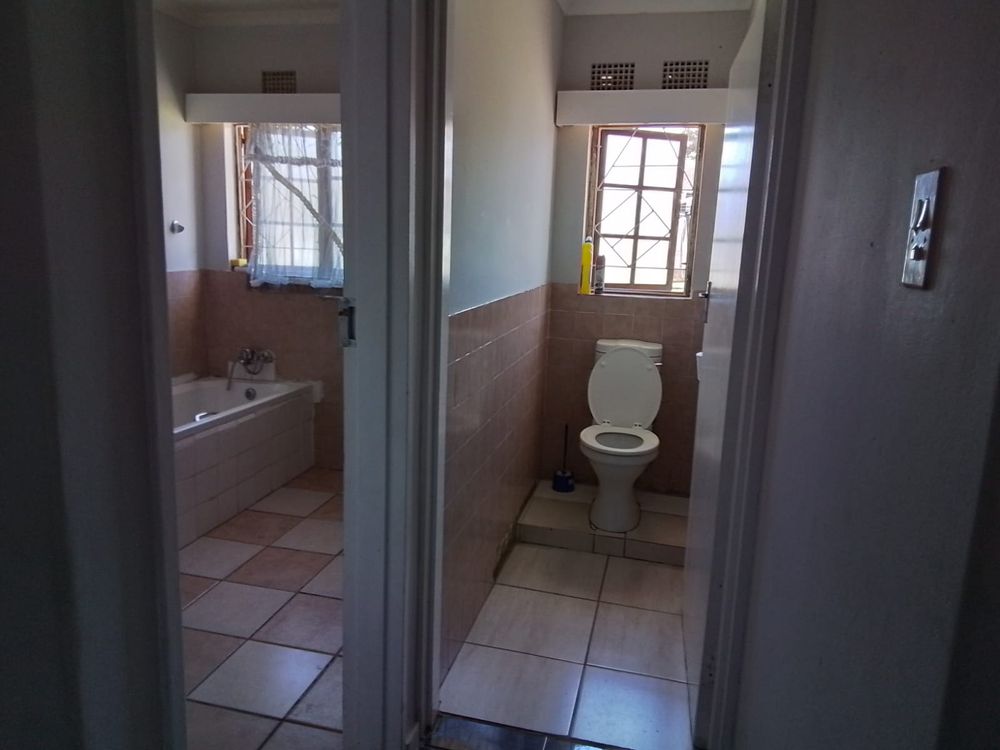 Common Toilet and Bath