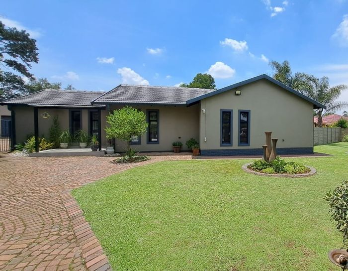 For Sale: House in Freeway Park with spacious garden, outdoor entertainment, and security features.