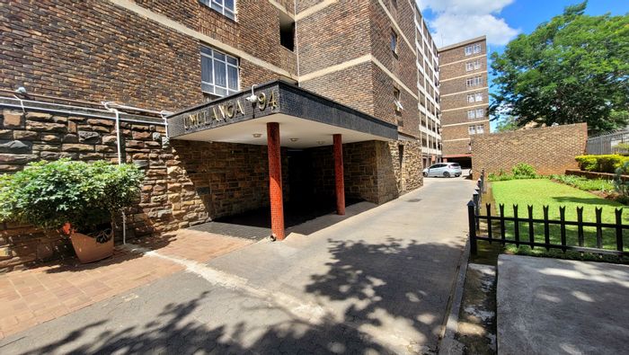 1.5-Bedroom Flat For Sale in Sunnyside with Rental Income and Lock-Up Garage.