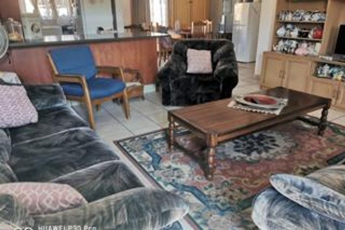 3-Bedroom Townhouse in Annlin For Sale with Pool, Garages, and Convenient Access.