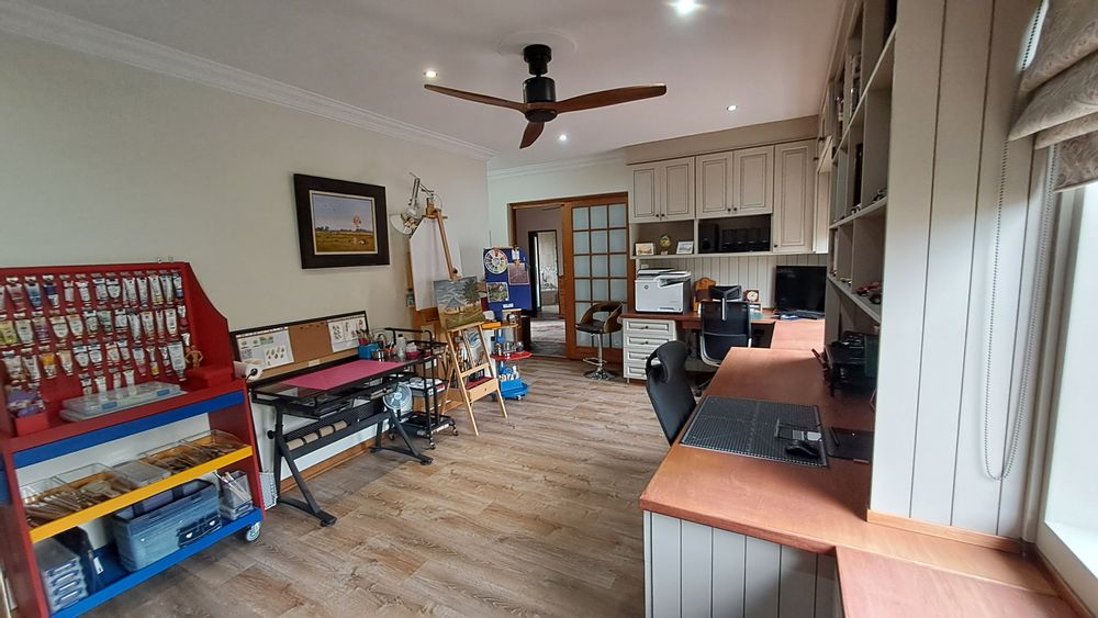 Master Suite - studio