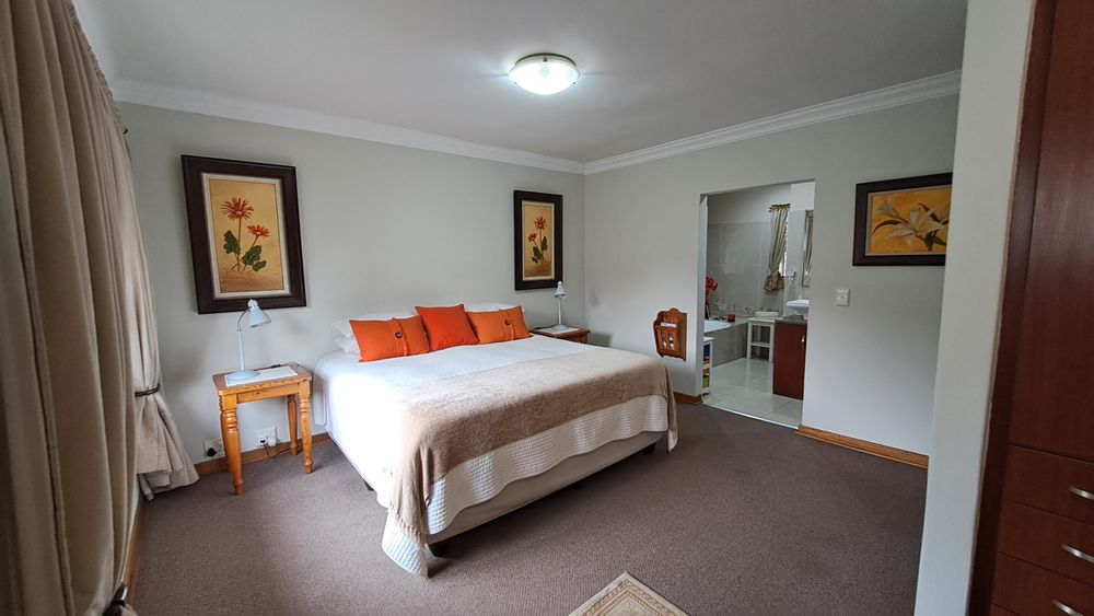 Guest room 1 with En-suite bathroom