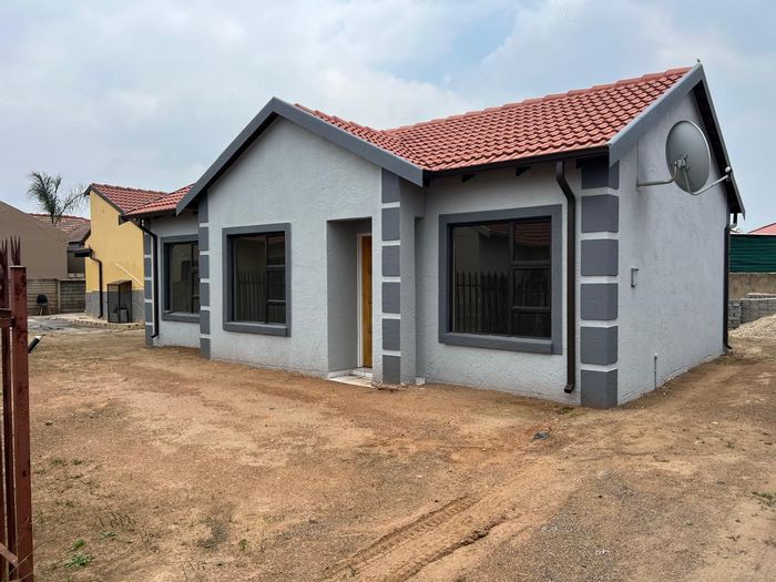 Affordable 3-bedroom house in Sharon Park, secure estate with prepaid utilities. For Sale.
