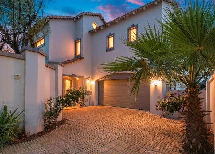 Broadacres House For Sale: 3 Bedrooms, pool, study, secure estate amenities.